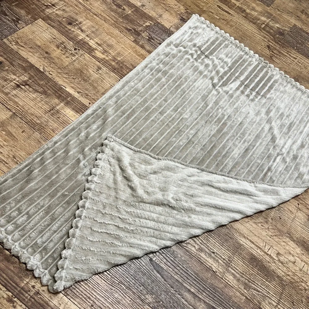 Rustic Rooster Plush Ribbed Lap Blanket Toddler Baby Throw tan gray color soft